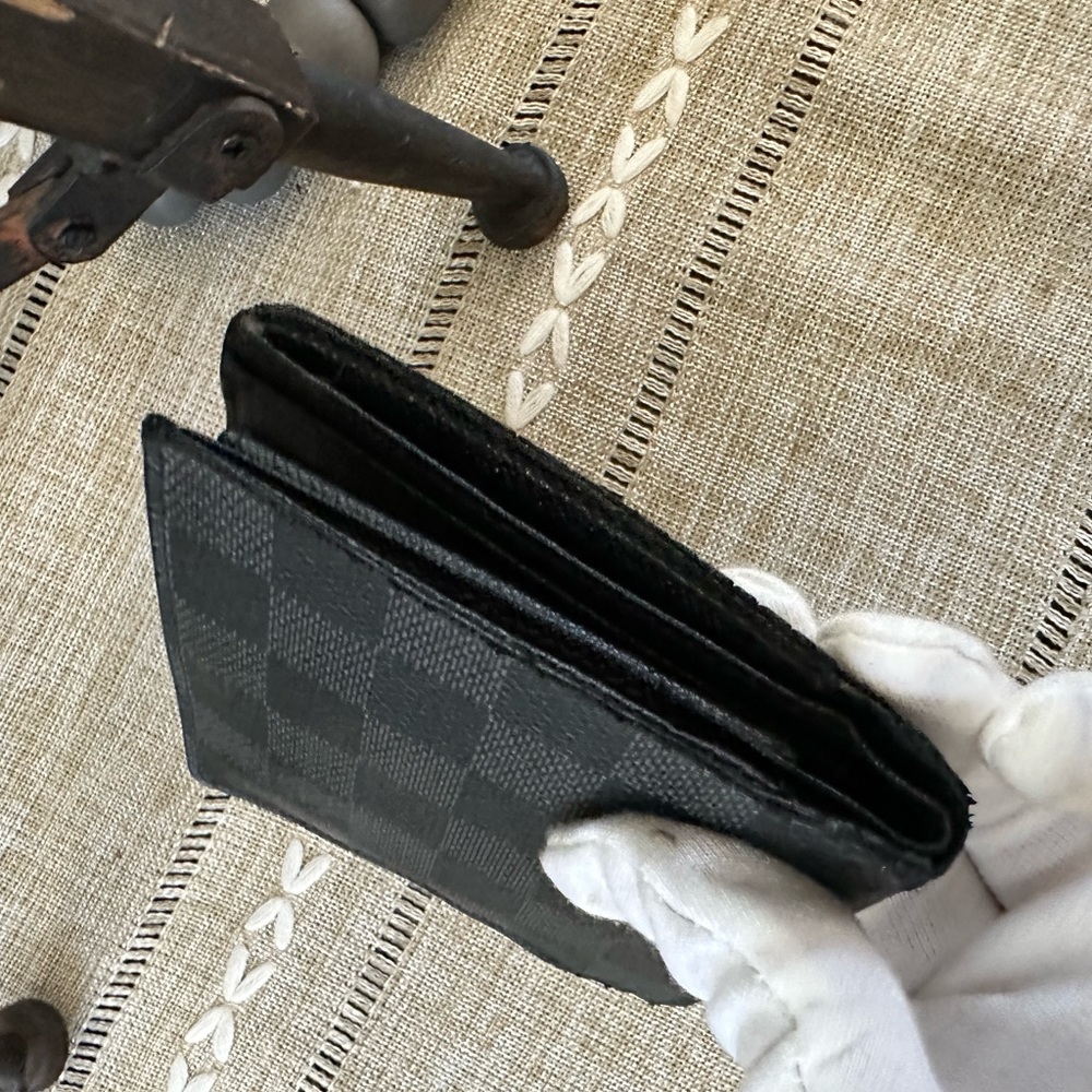 LOUIS VUITTON
Damier Graphite Slender Wallet - Picture 16 of 17